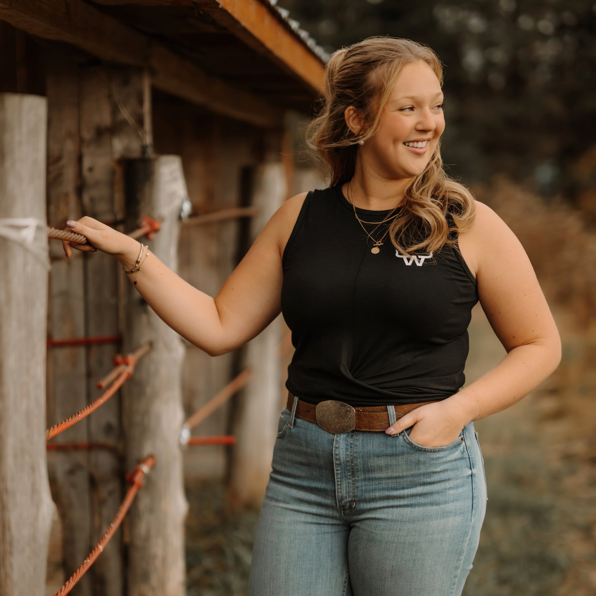 Camisole crop Winslow sous le nombril de couleur noir uni pour femme